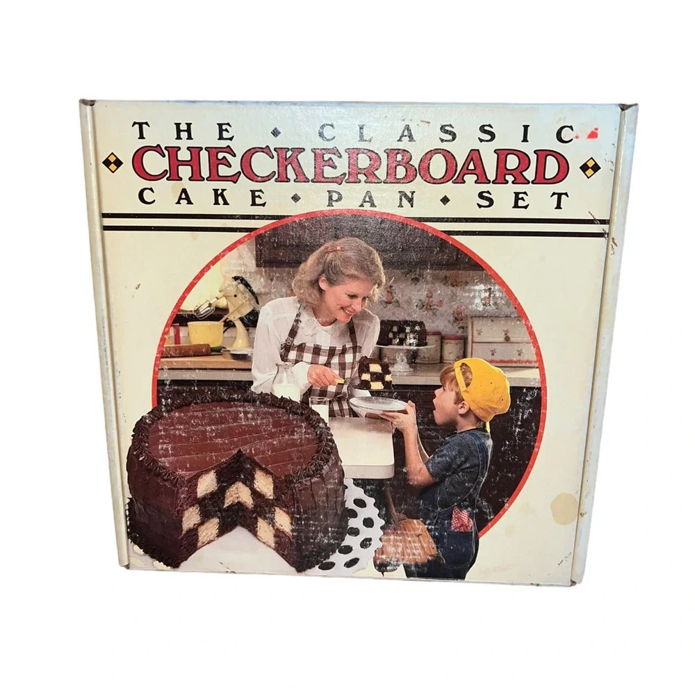 Checkerboard 9" Cake Pan Set No Stick Chicago metallic vintage